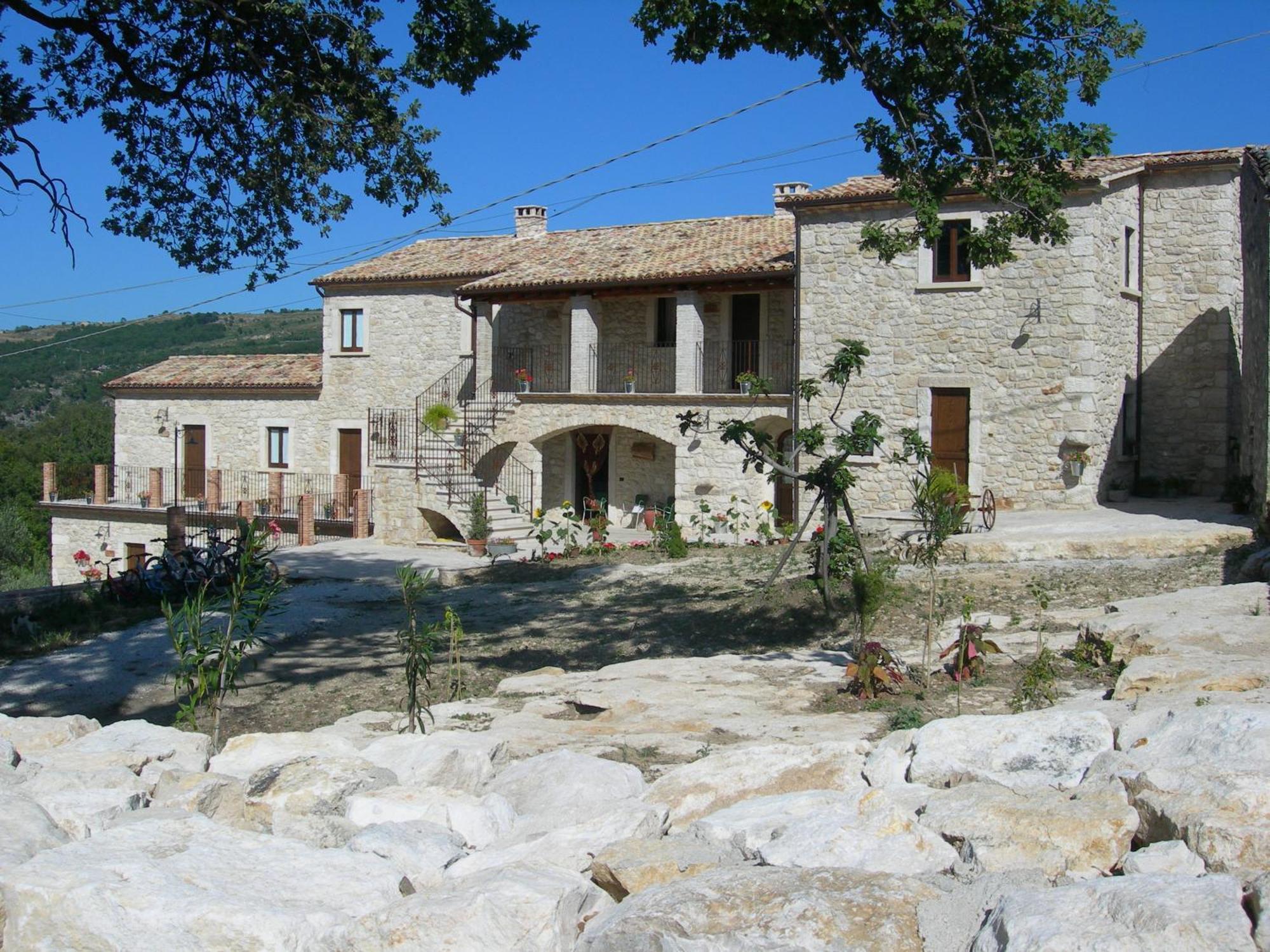 הוילה אבטג'ו Agriturismo Borgo San Martino מראה חיצוני תמונה