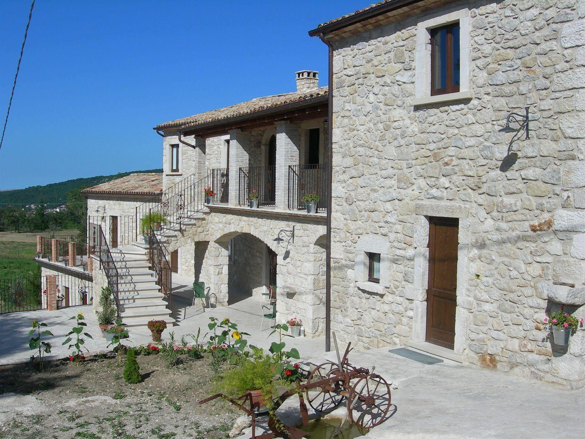 הוילה אבטג'ו Agriturismo Borgo San Martino מראה חיצוני תמונה